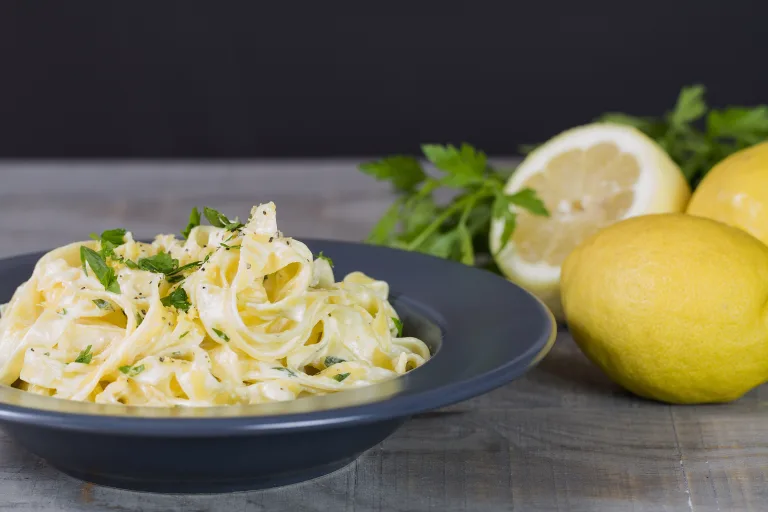 Fettuccine ao molho de café e limão siciliano