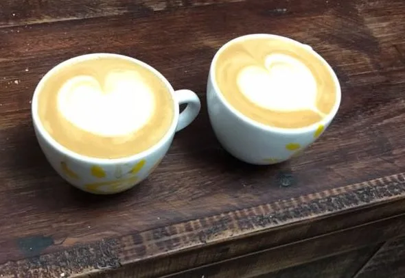 xícaras de café latte art